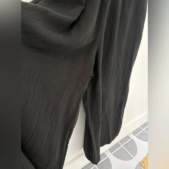 NWT Quince Women 100% Organic Cotton Gauze Smocked Wide Leg Jumpsuit Black Sz M - Picture 3 of 7